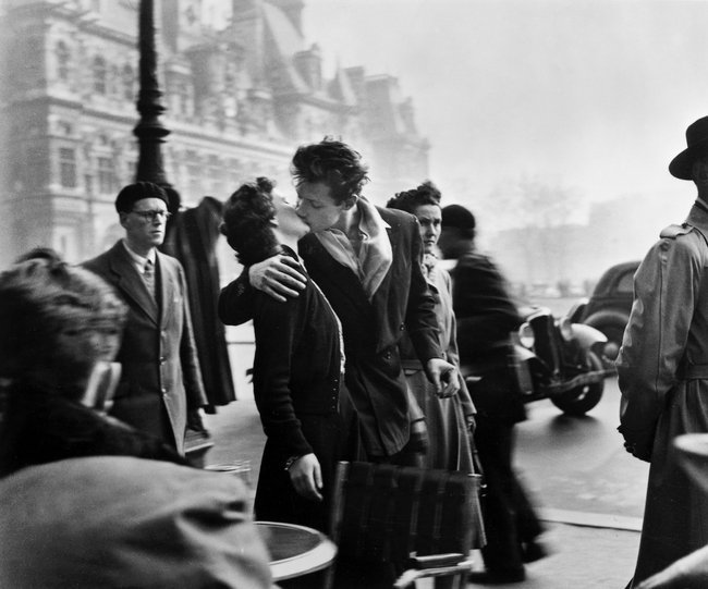 doisneau-bacio-hotel-de-ville.jpg