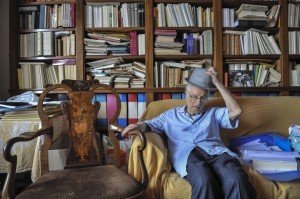 Gerardo Marotta nel suo ufficio