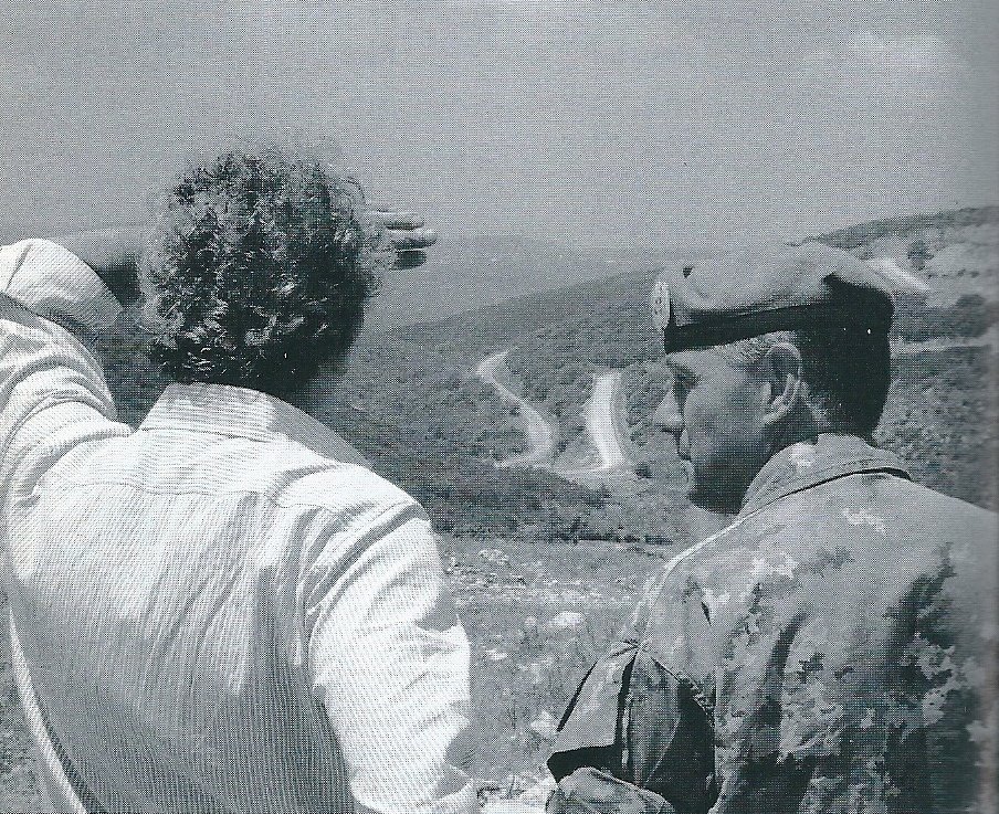 Scintille Gad Lerner , Gad Lerner con il comandante della Brigata Folgore Maurizio Fioravanti al confine tra Libano e Israele nel giugno 2007