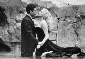 Marcello Mastroianni e Anita Ekberg in "La dolce vita", regia di Federico Fellini, 1960