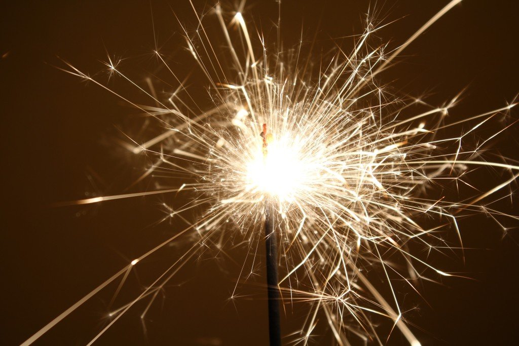 sparkler-667544_1920