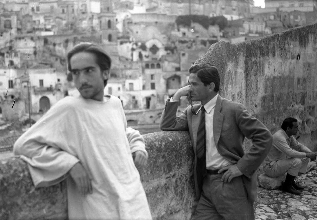 Il Vangelo secondo Matteo. In foto: Pier Paolo Pasolini e Enrique Irazoqui www.centroculturaledimilano.it