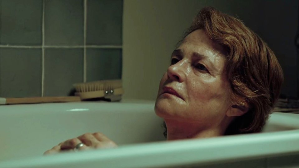 Nella vasca. Charlotte Rampling