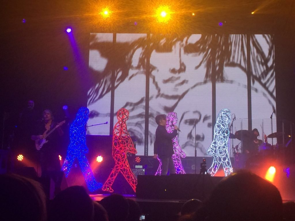 Le sculture luminose di Marco Lodola in omaggio ai Beatles. Foto di Paolo Pan.