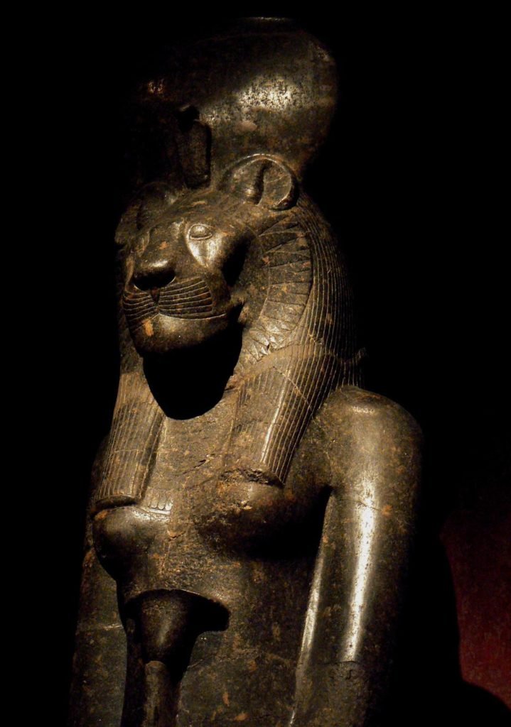 Statue_of_Sekhmet_in_the_Turin_Museum,_Italy