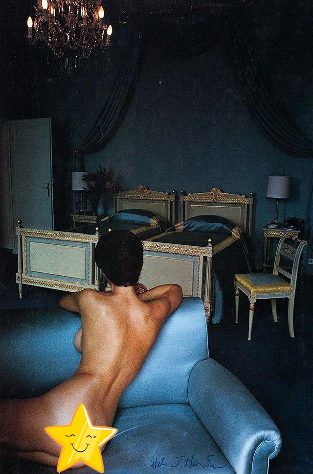 Helmut Newton, Villa d’Este, Lake Como, Italy (1975). Per vedere senza censura, clicca sull'immagine