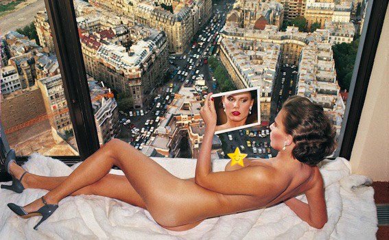 Helmut Newton, Bergstrom Over Paris (1976). Per vedere senza censura, clicca sull'immagine