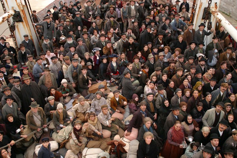 L'arrivo degli immigrati italiani in America dal film Nuovomondo (2006)