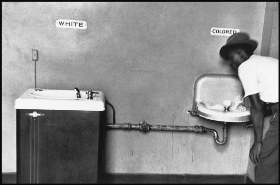 USA. North Carolina. Segregated water fountains with black man drinking water. Magnumphotos.com