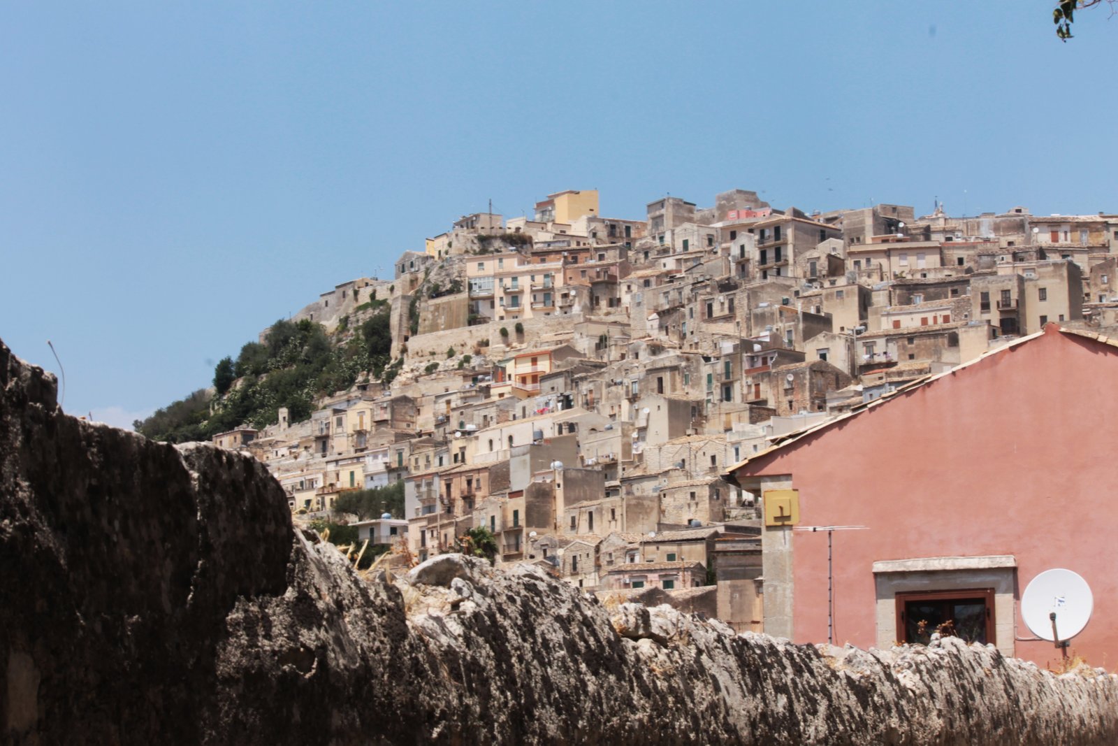Scorcio di Modica. Foto di Francesca Leali © il fascino degli intellettuali