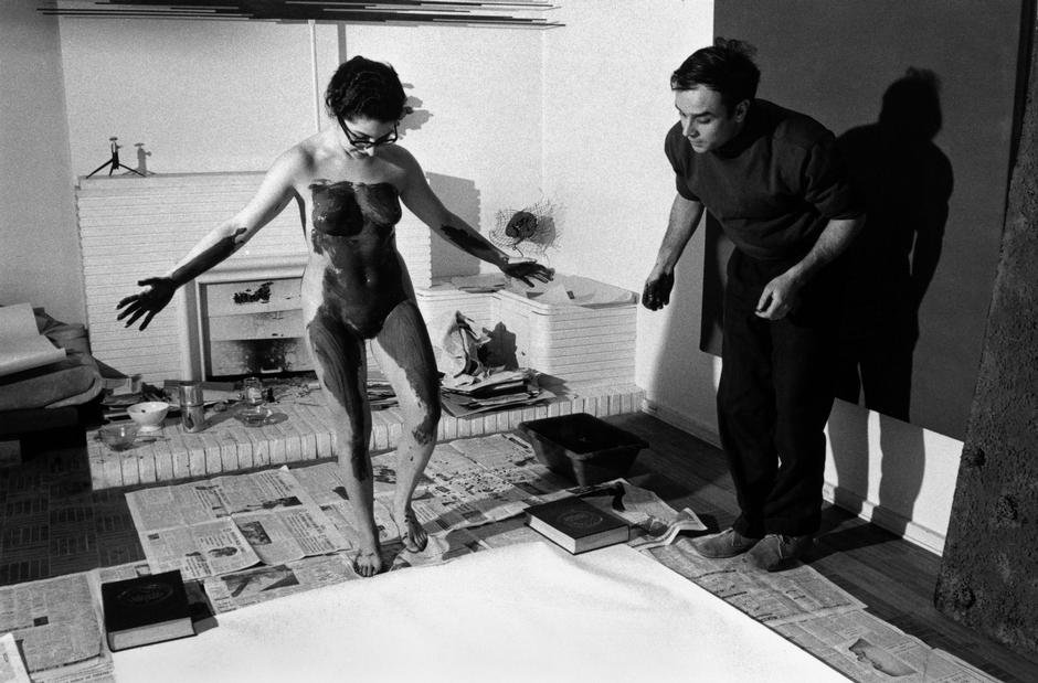 Paris. 1961. Yves KLEIN. Fonte: www.magnumphotos.com