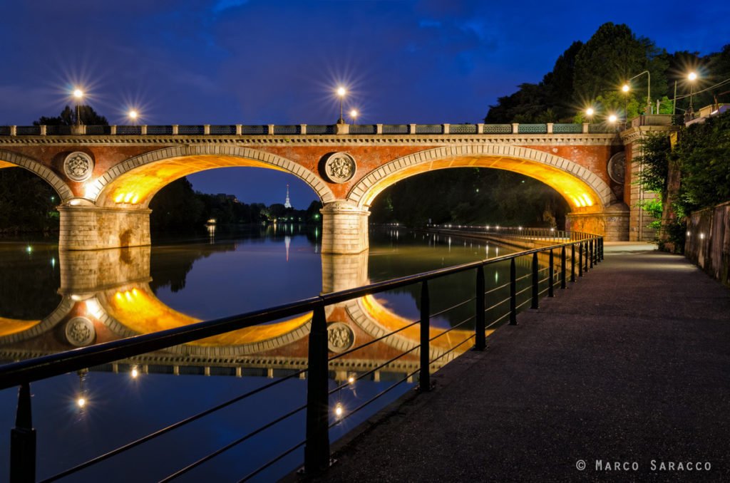 Torino, il ponte Isabella al crepuscolo