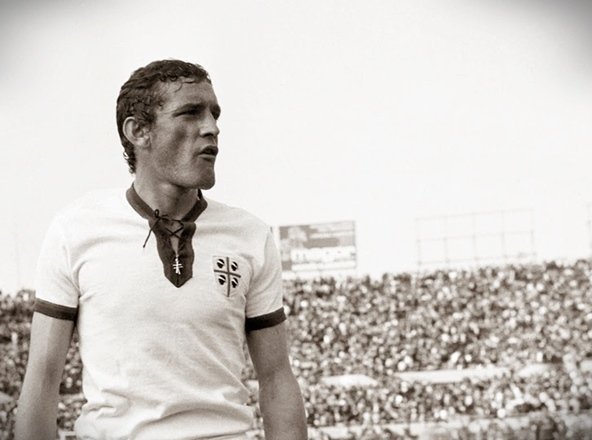 Gigi Riva con la maglia del Cagliari. www.storiedicalcioaltervista.org