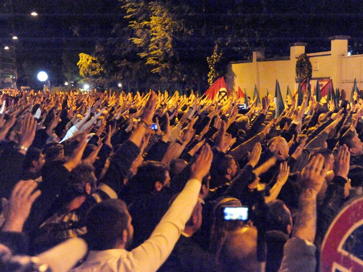 saluto fascista