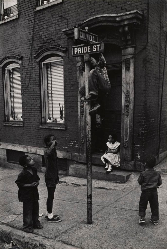 MAST: fotografia di Eugene Smith. Bambini che giocano