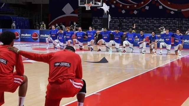 Nel Basket l'Italia si inginocchia contro il razzismo