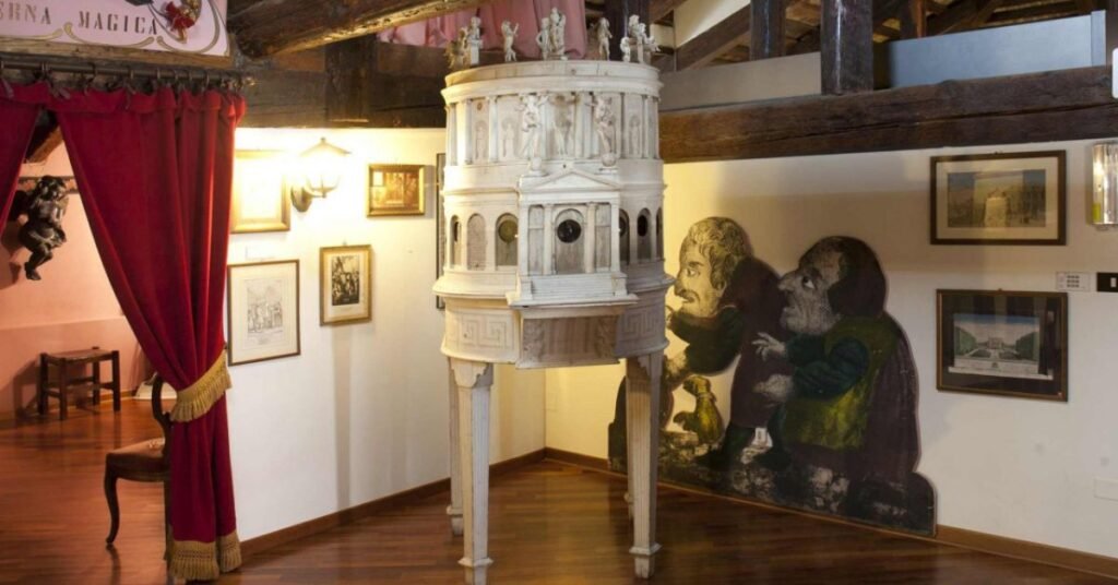 Il Pantoscopio della famiglia Dolfin, tenuto al "Museo del Precinema: collezio…</p>
</div><!-- .entry-content -->
<div class=